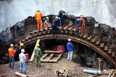 果洛隧道钢花管支护案例